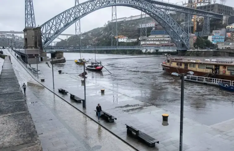 Zona ribeirinha no Porto